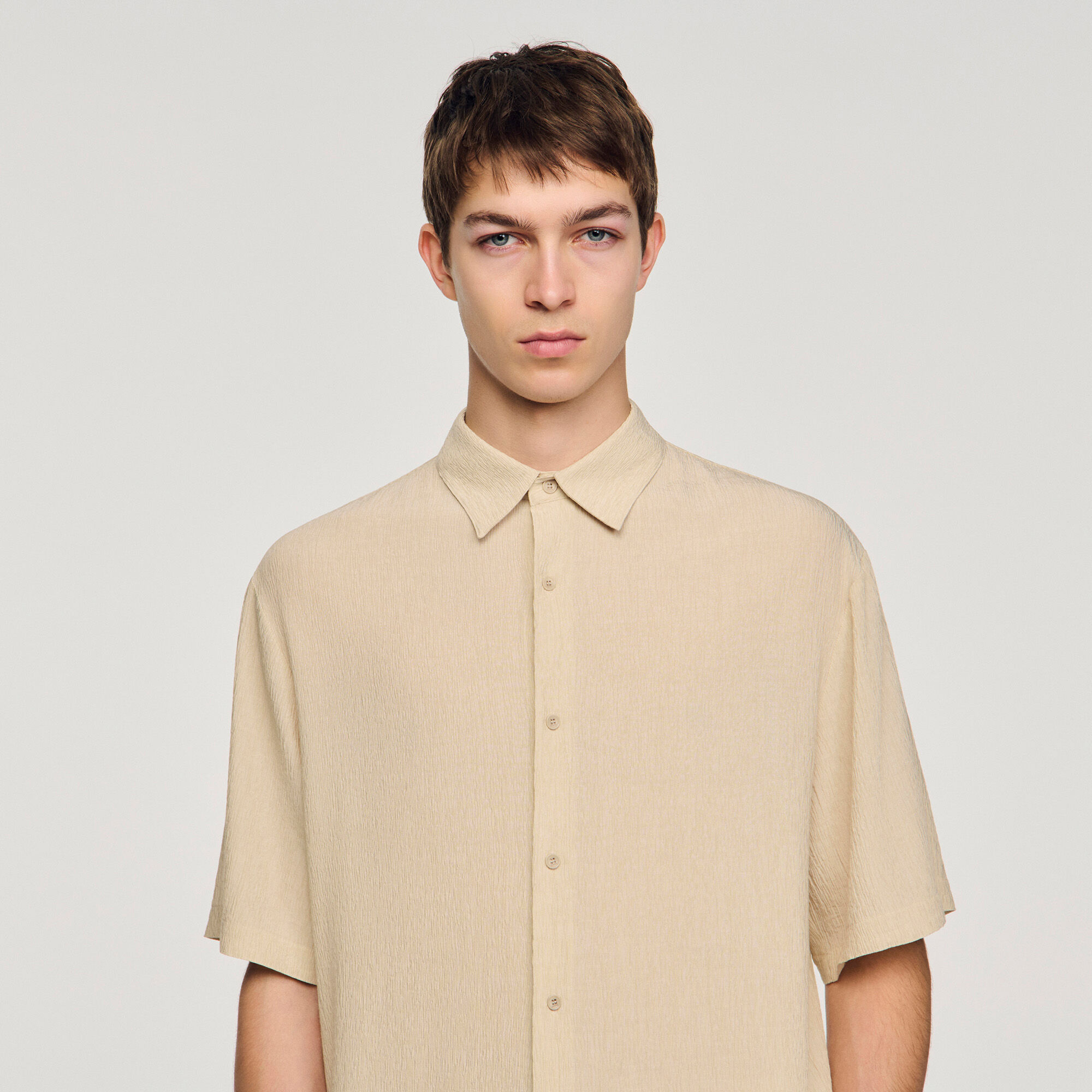 Crinkled-effect shirt with shark collar