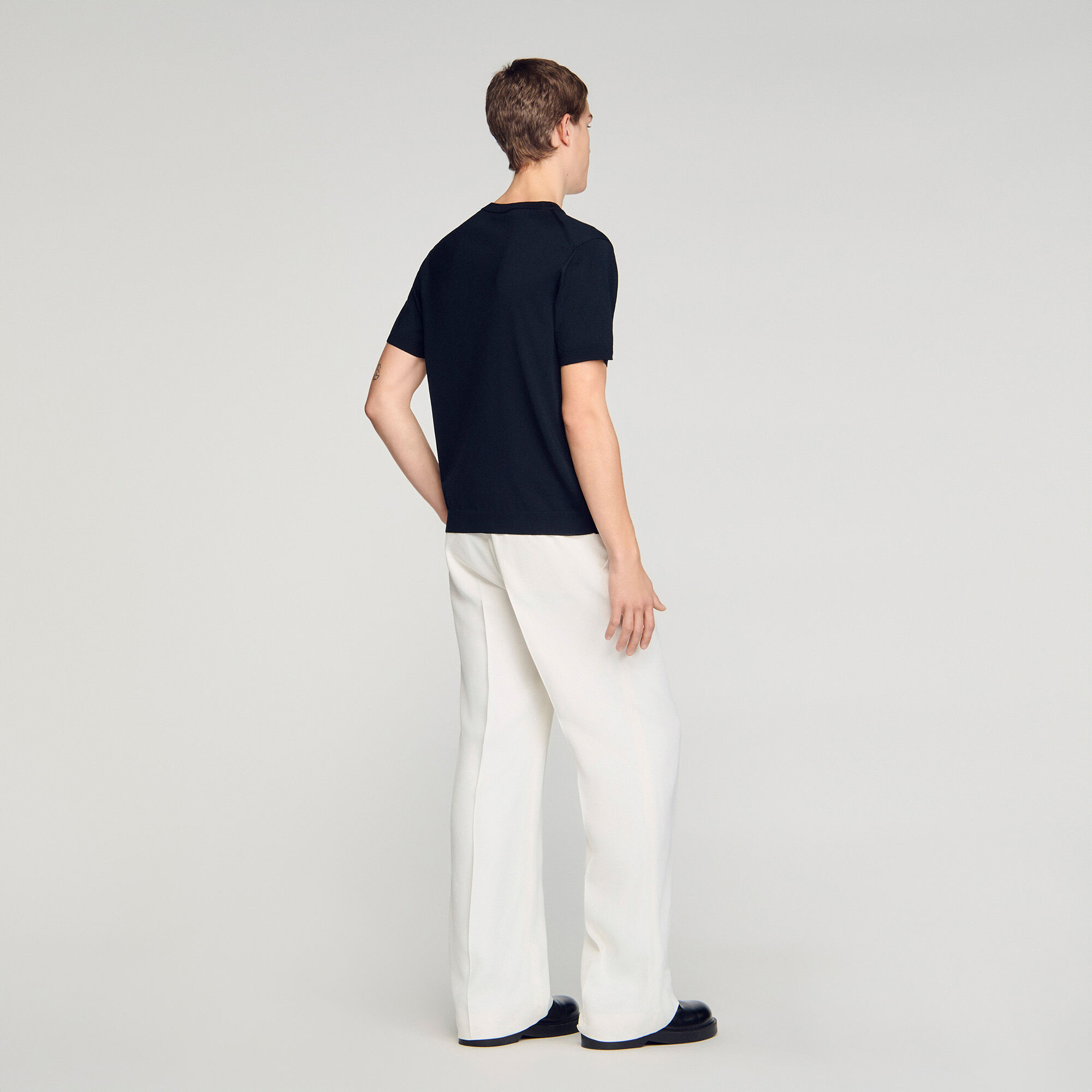 Short-sleeve V-neck T-shirt
